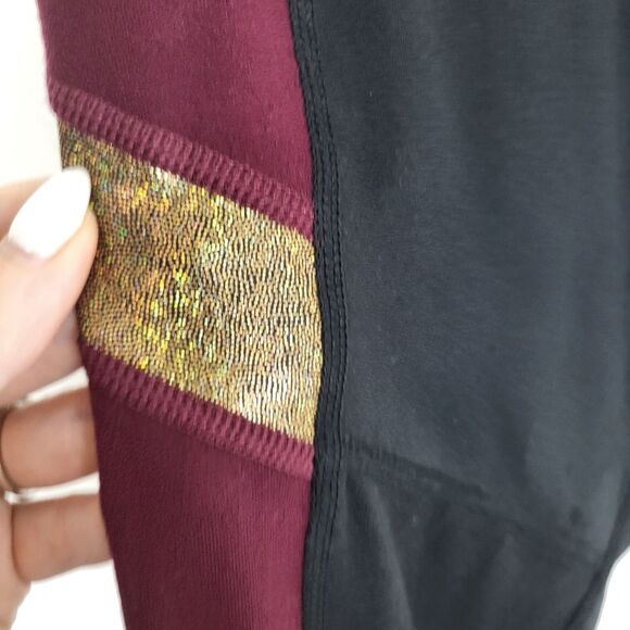 Betsey Johnson Performance Black Maroon Gold Accent Leggings Medium - Picture 2 of 7
